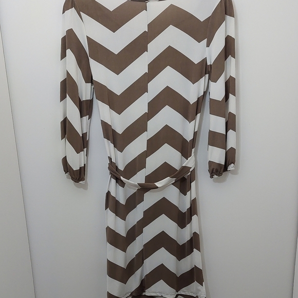 Loila Midi Dress Women's Small Chevron Pattern Brown and White Approx Tie - Picture 4 of 9
